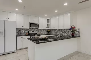 Photo #5: 20027883 Listing