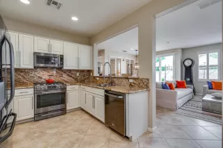 Photo #2: 20028219 Listing