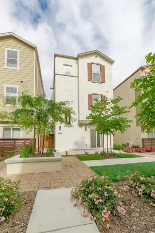 Photo #2: 20028414 Listing