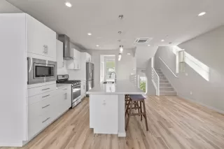 Photo #6: 20028414 Listing