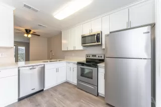 Photo #5: 20028537 Listing 