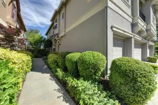 Photo #5: 20030205 Listing