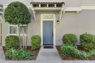 Photo #6: 20030205 Listing