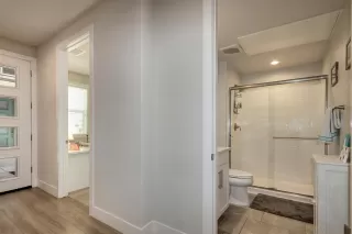 Photo #6: 20030218 Listing 