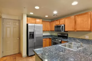 Photo #4: 20030317 Listing 