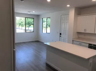 Photo #6: 20030416 Listing 