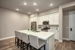 Photo #4: 20031460 Listing