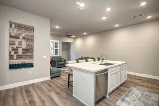 Photo #5: 20031460 Listing