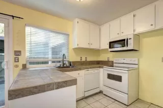 Photo #2: 20031549 Listing