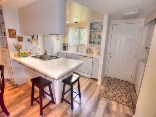 Photo #6: 20031711 Listing