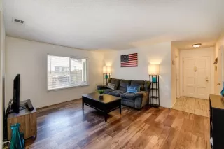 Photo #5: 20031843 Listing