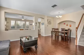 Photo #4: 20032919 Listing