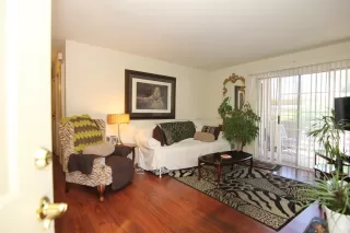 Photo #4: 20032969 Listing