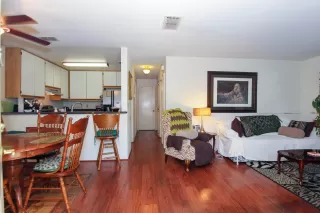 Photo #5: 20032969 Listing