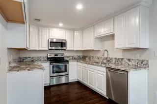 Photo #1: 20032998 Listing