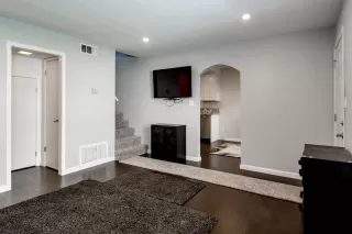 Photo #2: 20032998 Listing