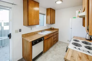 Photo #5: 20033138 Listing