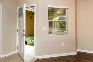 Photo #2: 20033334 Listing