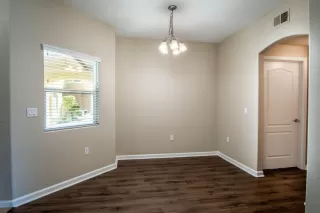 Photo #6: 20033334 Listing