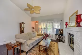 Photo #3: 20033338 Listing