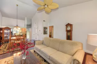 Photo #4: 20033338 Listing