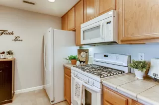 Photo #2: 20033542 Listing