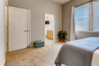 Photo #6: 20033542 Listing