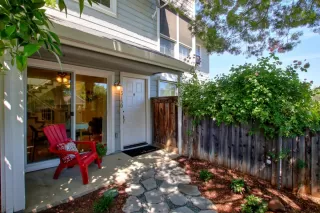 Photo #2: 20033589 Listing