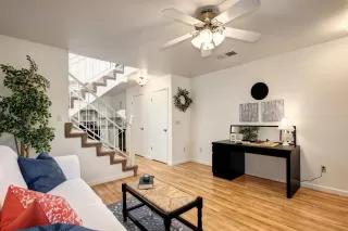 Photo #5: 20033589 Listing