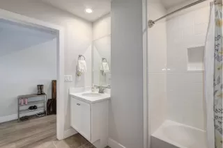 Photo #5: 20033626 Listing