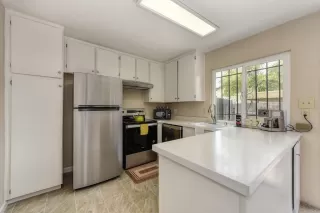 Photo #6: 20034017 Listing