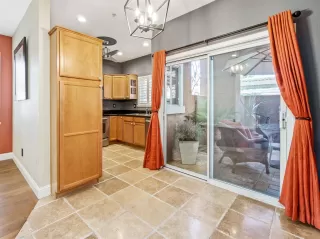 Photo #4: 20035216 Listing