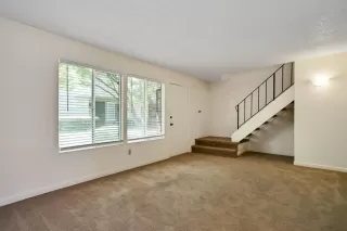 Photo #5: 20035585 Listing