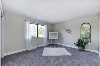 Photo #5: 20035636 Listing