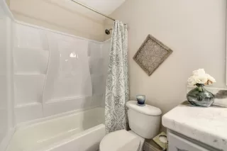 Photo #6: 20035636 Listing