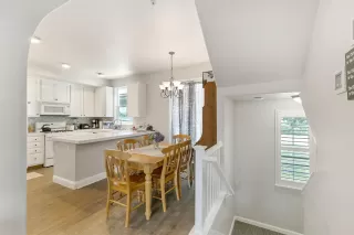 Photo #6: 20035708 Listing