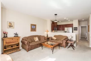Photo #4: 20037127 Listing