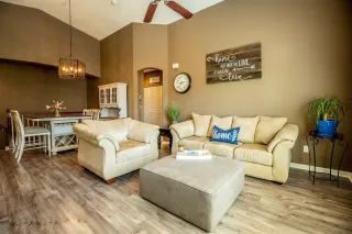 Photo #5: 20037562 Listing