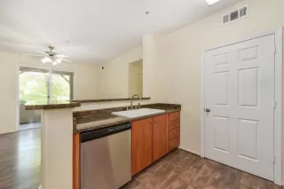 Photo #5: 20037688 Listing