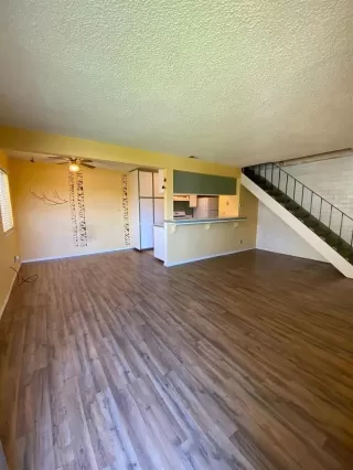 Photo #4: 20038129 Listing