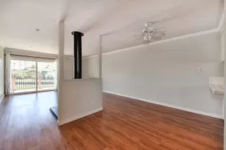 Photo #5: 20038334 Listing