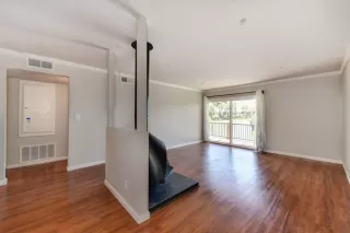 Photo #6: 20038334 Listing