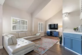 Photo #2: 20039211 Listing