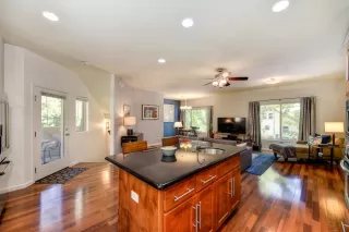 Photo #4: 20039221 Listing