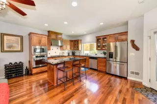 Photo #5: 20039221 Listing