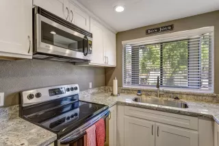 Photo #5: 20039411 Listing