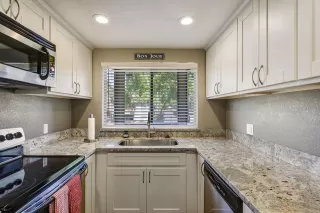 Photo #6: 20039411 Listing
