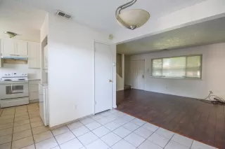 Photo #4: 20039513 Listing