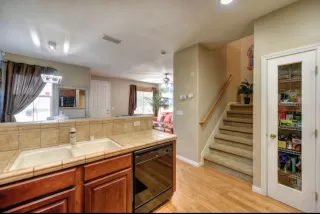 Photo #6: 20039532 Listing