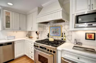 Photo #6: 20040229 Listing 
